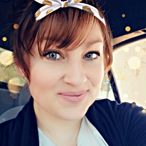 Meet your Posher, Lauren - Picture 4 of 4